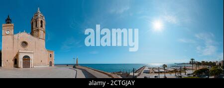 Blick auf das Küstendorf Sitges, Katalonien, Spanien Stockfoto