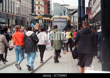 Manchester, 5. September 2020: Aufgrund eines "verheißungsvollen Gegenstandes" wurde in einem Bus in der Nähe der Manchester Piccadilly Bushaltestelle gefunden, die Straßenbahn wurde vorübergehend angehalten. Stockfoto