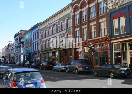 VICTORIA, BRITISH COLUMBIA, KANADA - 15. Feb 2009: Downtown Street von Victoria, British Columbia, Kanada im Jahr 2009 mit dem Grand Central Building in Th Stockfoto