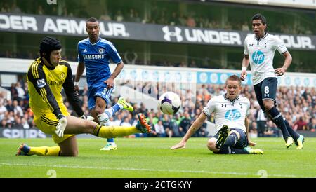 GYLFI SIGURDSSON PUNKTET MIT DEN SPOREN 1-0. TOTTENHAM HOTSPUR GEGEN CHELSEA PREMIER LEAGUE. BILDNACHWEIS : MARK PAIN / ALAMY Stockfoto