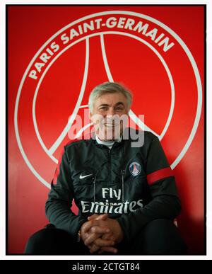 CARLO ANCELOTTI - MANAGER DES FRANZÖSISCHEN CLUB PARIS SAINT-GERMAIN - FOTOGRAFIERT AUF DEM TRAININGSGELÄNDE DES TEAMS IN PARIS. BILDNACHWEIS: © MARK PAIN / ALAMY Stockfoto