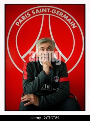 CARLO ANCELOTTI - MANAGER DES FRANZÖSISCHEN CLUB PARIS SAINT-GERMAIN - FOTOGRAFIERT AUF DEM TRAININGSGELÄNDE DES TEAMS IN PARIS. BILDNACHWEIS: © MARK PAIN / ALAMY Stockfoto