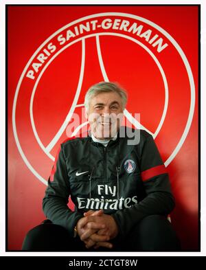 CARLO ANCELOTTI - MANAGER DES FRANZÖSISCHEN CLUB PARIS SAINT-GERMAIN - FOTOGRAFIERT AUF DEM TRAININGSGELÄNDE DES TEAMS IN PARIS. BILDNACHWEIS: © MARK PAIN / ALAMY Stockfoto