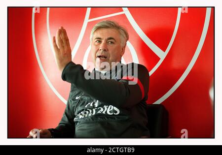 CARLO ANCELOTTI - MANAGER DES FRANZÖSISCHEN CLUB PARIS SAINT-GERMAIN - FOTOGRAFIERT AUF DEM TRAININGSGELÄNDE DES TEAMS IN PARIS. BILDNACHWEIS: © MARK PAIN / ALAMY Stockfoto