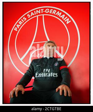 CARLO ANCELOTTI - MANAGER DES FRANZÖSISCHEN CLUB PARIS SAINT-GERMAIN - FOTOGRAFIERT AUF DEM TRAININGSGELÄNDE DES TEAMS IN PARIS. BILDNACHWEIS: © MARK PAIN / ALAMY Stockfoto