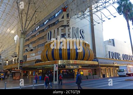 Das Four Queens Hotel and Casino in der Fremont Street Experience in der Innenstadt von Las Vegas, Nevada, USA. Stockfoto