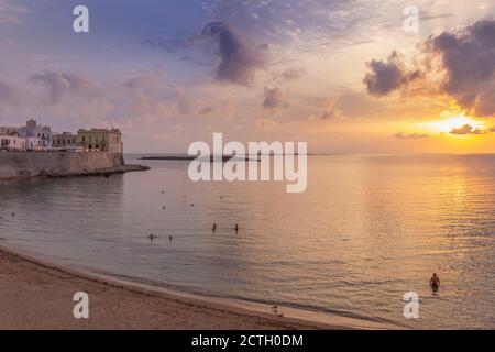 Puritate Strand in Salento, Apulien (ITALIEN). Es ist der Strand des historischen Zentrums von Gallipoli. Stockfoto