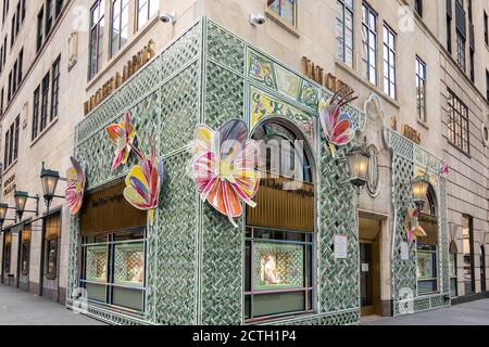 Van Cleef & Arpels ist ein Luxusschmuckgeschäft an der Fifth Avenue in New York City, USA Stockfoto