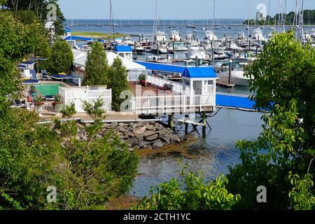 PORTSMOUTH, NH –6 AUG 2020- Blick auf das Wentworth by the Sea, ein historisches Hotel, das von Marriott geführt wird, dem Sitz der Unterzeichnung des Vertrags von Portsmouth, l Stockfoto