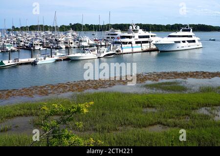 PORTSMOUTH, NH –6 AUG 2020- Blick auf das Wentworth by the Sea, ein historisches Hotel, das von Marriott geführt wird, dem Sitz der Unterzeichnung des Vertrags von Portsmouth, l Stockfoto