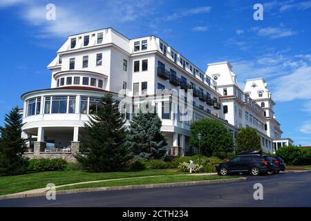 PORTSMOUTH, NH –6 AUG 2020- Blick auf das Wentworth by the Sea, ein historisches Hotel, das von Marriott geführt wird, dem Sitz der Unterzeichnung des Vertrags von Portsmouth, l Stockfoto