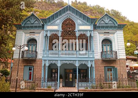 Der Blaue Palast Firuza, ein bemerkenswertes Kulturerbe-Denkmal in der Stadt Borjomi, Samtskhe-Javakheti Region, Georgien Stockfoto