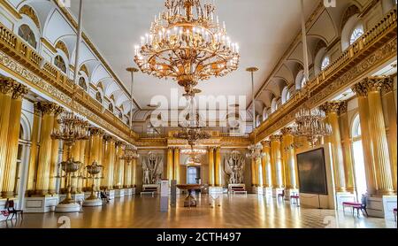 Rüstungssaal in der Staatlichen Eremitage, ein Museum für Kunst und Kultur in Sankt Petersburg, Russland. Stockfoto