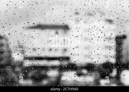 Abstraktes Foto von Raindrops auf dem Fenster Stockfoto