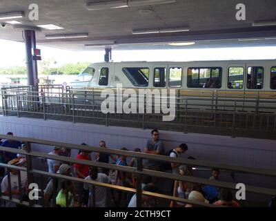 Eine Einschienenbahn hielt an einem Bahnhof in Epcot, Walt Disney World, Orlando, Florida, USA Stockfoto