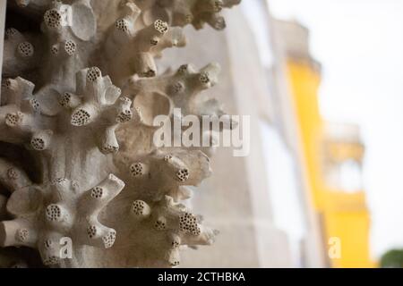 Nationalpalast von Pena, Portugal. Berühmte Burg in der Nähe der Stadt Sintra, einer der am meisten besuchten Sehenswürdigkeiten in Portugal. Stockfoto
