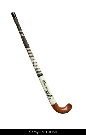 Ein alter und gut verwendeter Slazenger Eclipse Hockeyschläger aus Holz isoliert Auf weißem Hintergrund Stockfoto