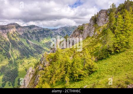 Ein paar Sommerwandereindrücke aus der berühmten Region Niederhorn in den Schweizer Alpen, HDR Stockfoto