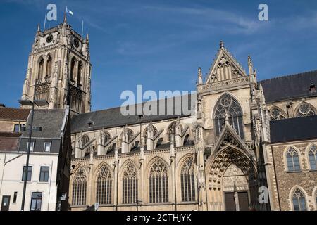 Berühmte gotische Kirche Basilika unserer Lieben Frau oder Onze-Lieve-Vrouwe Basiliek erbaut im 13.-14. Jahrhundert in Tongeren, Belgien Stockfoto