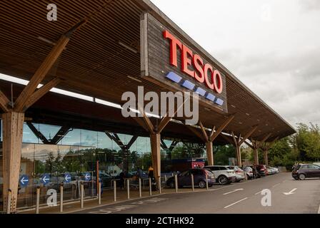 Taplow, Buckinghamshire, Großbritannien. September 2020. Nach einigen Käufern, die wieder in Panik geraten, sagte Dave Lewis, der scheidende CEO von Tesco, gegenüber Sky News, dass nach der jüngsten Ankündigung der Regierung über neue Covid-19-Maßnahmen, dass die Lagerung unnötig war und dass es keine Probleme mit Lieferketten gibt. Quelle: Maureen McLean/Alamy Live News Stockfoto