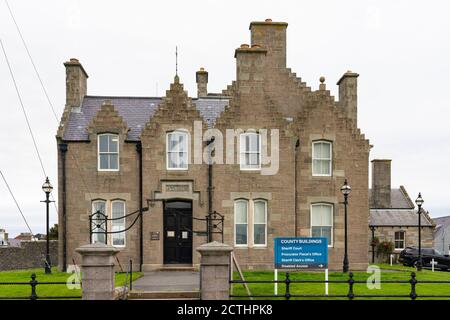 Außenansicht von County-Gebäuden mit Sheriff Court und Procurator Fiscal's Office in Lerwick, Shetland, Schottland, Großbritannien Stockfoto