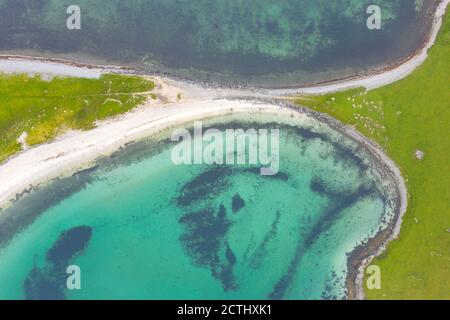 Blick auf den Strand auf Ayre oder Tombolo bei Banna Minn bei Papil auf West Burra, Shetland, Schottland Großbritannien Stockfoto