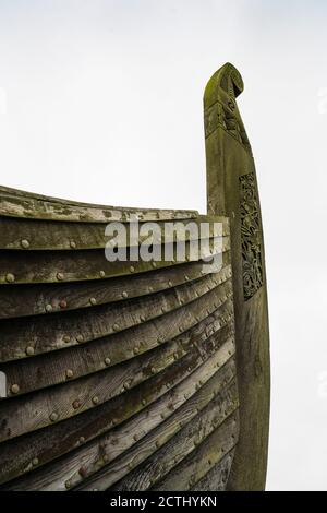 Viking Langhäuser und rekonstruierte Viking Langboot in Haroldswick, Unst, Shetland, Schottland, UK Stockfoto