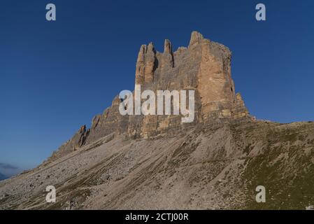 Die Ostseite der drei Gipfel des Lavaredo in der Italienische Dolomiten Stockfoto