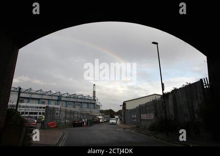 London, Großbritannien. September 2020. Ein Regenbogen, den man beim Carabao Cup 3. Runde zwischen Millwall und Burnley am 23. September 2020 hinter verschlossenen Türen im The Den, London, England gesehen hat. Foto von Carlton Myrie/Prime Media Images. Kredit: Prime Media Images/Alamy Live Nachrichten Stockfoto