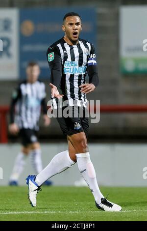 Morecambe, Großbritannien. September 2020. Jamaal Lascelles von Newcastle United während des Carabao Cup Third Round Matches zwischen Morecambe und Newcastle United in der Globe Arena am 23. September 2020 in Morecambe, England. (Foto von Daniel Chesterton/phcimages.com) Quelle: PHC Images/Alamy Live News Stockfoto