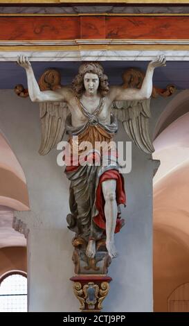 Supporter Statue - Detail des Orgellofts in der Basilika St. Stephanus und St. Vitus im Kloster Corvey Stockfoto