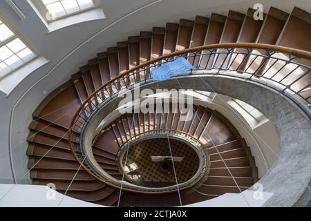 Wendeltreppe im Hauptgebäude der Bauhaus-Universität Weimar Stockfoto