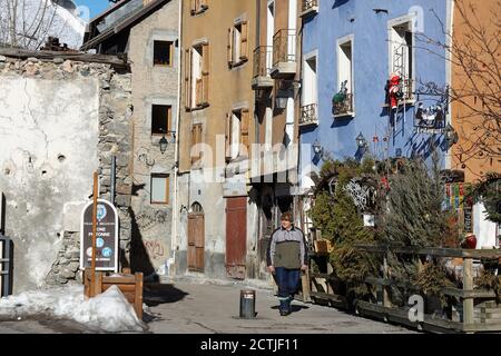 Blick auf die Straße in Briancon, französische Bergstadt Stockfoto