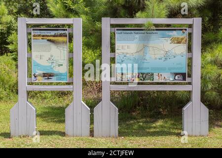 Karte und Verzeichnis im Besucherzentrum im Davis Bayou Gebiet der Gulf Islands National Seashore in Ocean Springs, Mississippi Stockfoto