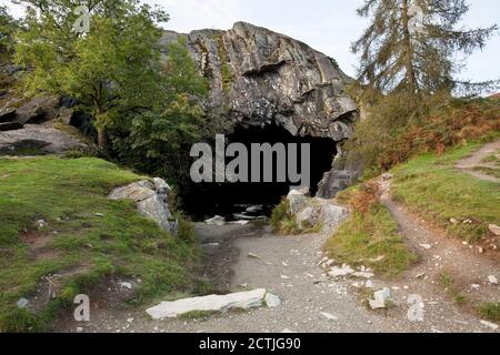 Rydal Höhleneingang in der Nähe von Grasmere, Cumbria, UK Stockfoto