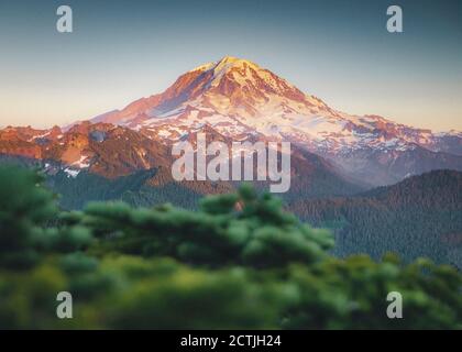 Wunderschöne Mt. Rainier vom Gipfel des Tolmie Peak, USA Stockfoto