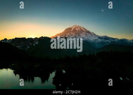 Wunderschöne Mt. Rainier vom Gipfel des Tolmie Peak, USA Stockfoto