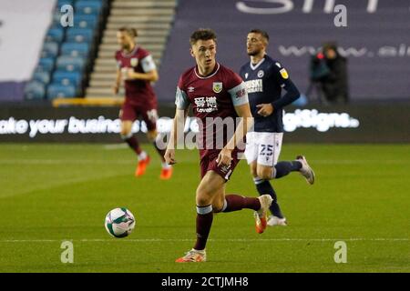 London, Großbritannien. September 2020. Jimmy Dunne von Burnley in Aktion während des Carabao Cup 3. Runde Spiel zwischen Millwall und Burnley spielte hinter verschlossenen Türen in Den, London, England am 23. September 2020. Foto von Carlton Myrie/Prime Media Images. Kredit: Prime Media Images/Alamy Live Nachrichten Stockfoto