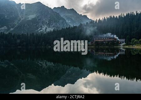 Poprad See, hohe Tatra Tapete, beste Wanderorte der Welt Tapete, Poprad See, Slowakei Stockfoto