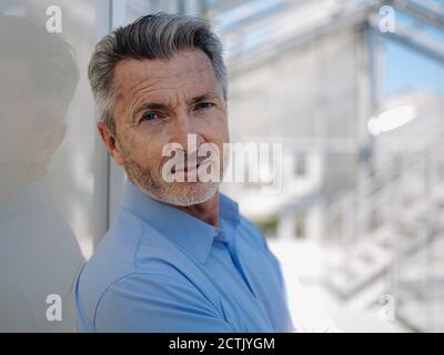 Close-up Portrait von zuversichtlich Geschäftsmann Stockfoto
