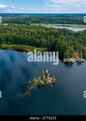 Russland, Leningrad Oblast, Luftansicht der Kirche des Heiligen Andreas in Vuoksa Stockfoto
