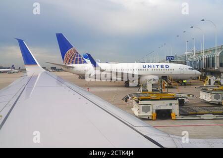 CHICAGO, IL -1 AUG 2020- Ansicht der Flugzeuge von United Airlines (UA) auf dem Chicago O'Hare International Airport (ORD) in Chicago, Illinois, United St Stockfoto