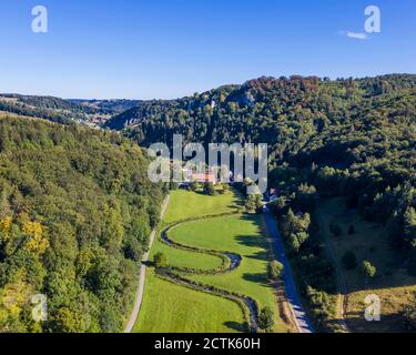 Luftaufnahme von Grosse lauter und Schwäbischer Alb im Sommer Stockfoto