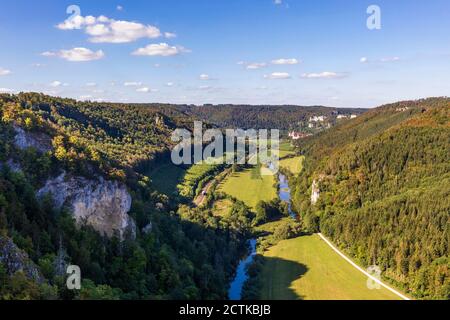 Deutschland, Baden-Württemberg, Beuron, Panorama-Ansicht des Donautals von Knopfmacherfelsen aus Stockfoto