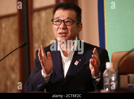 Tokio, Japan. September 2020. Der Bürgermeister der Stadt Osaka, Ichiro Matsui, hält am Mittwoch, den 23. September 2020, eine Pressekonferenz mit dem Gouverneur der Präfektur Osaka, Hirofumi Yoshimura, im Japan National Press Club in Tokio ab. Am 1. November wird ein Referendum abgehalten, um die Stadt Osaka und die Präfektur Osaka in eine Stadtverwaltung zu integrieren. Das erste Referendum im Jahr 2015 wurde abgelehnt. Quelle: Yoshio Tsunoda/AFLO/Alamy Live News Stockfoto