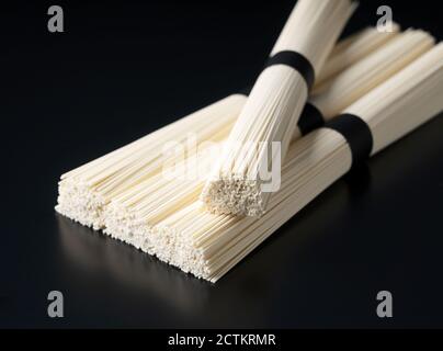 Japanische sehr dünne Nudel aus Weizenmehl Stockfoto