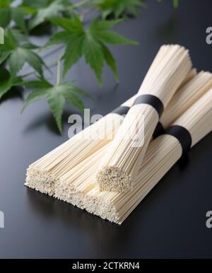 Japanische sehr dünne Nudel aus Weizenmehl Stockfoto