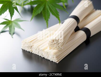 Japanische sehr dünne Nudel aus Weizenmehl Stockfoto