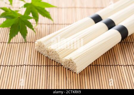 Japanische sehr dünne Nudel aus Weizenmehl Stockfoto