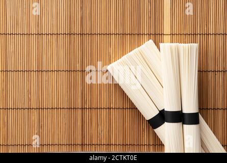 Japanische sehr dünne Nudel aus Weizenmehl Stockfoto